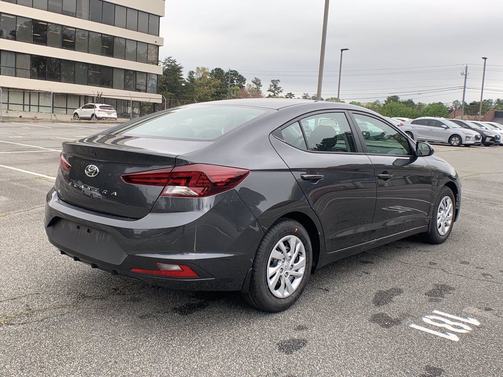 New 2020 Hyundai Elantra SE FWD 4dr Car