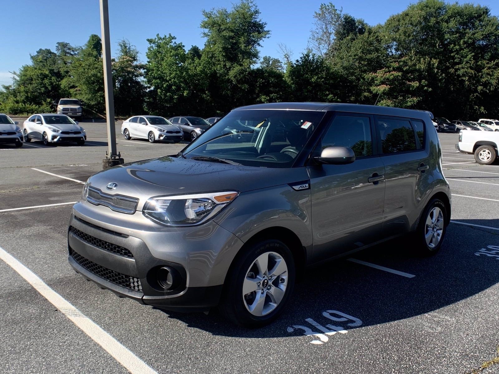 Pre-Owned 2017 Kia Soul Base FWD Hatchback