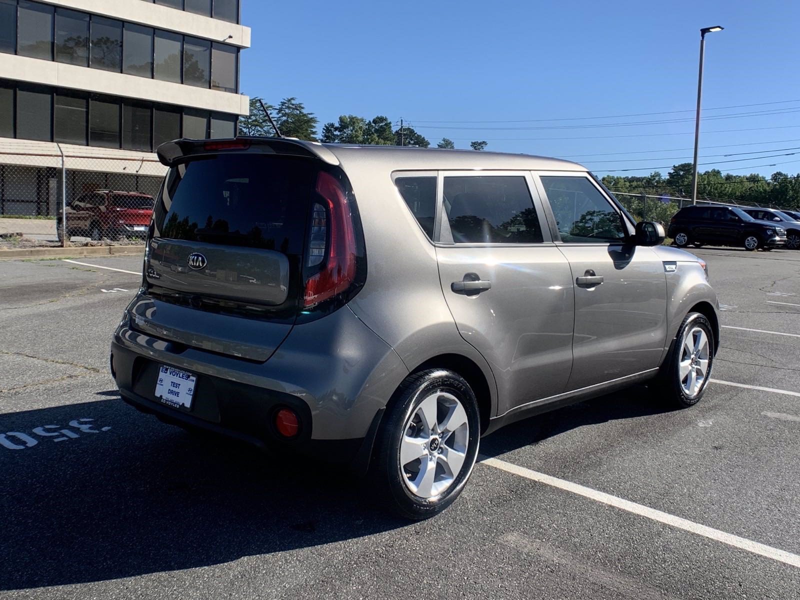 Pre-Owned 2017 Kia Soul Base FWD Hatchback